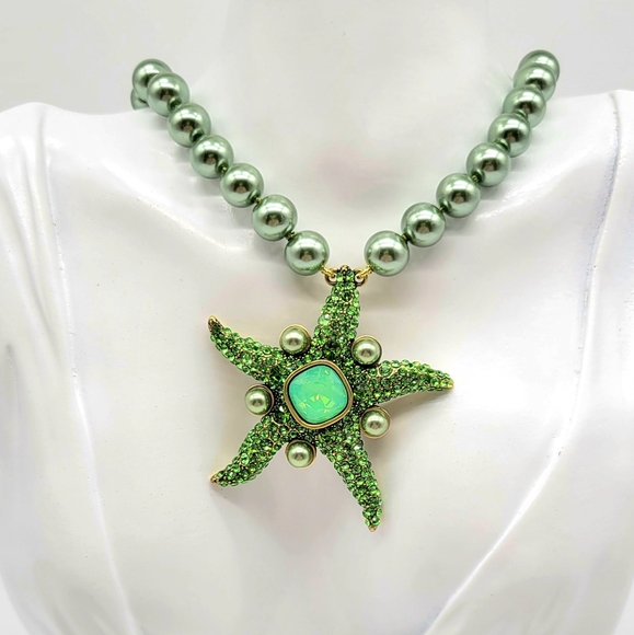 Heidi Daus Peridot Green Swarovski Crystal Starfish Earrings and Necklace Set - Picture 6 of 12